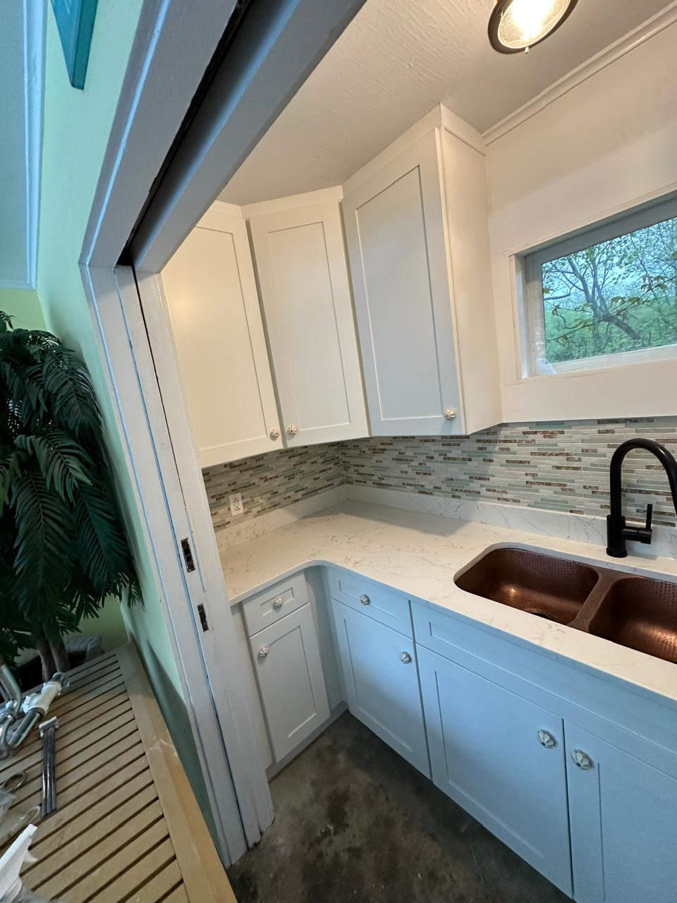 Kitchenette - Image 10