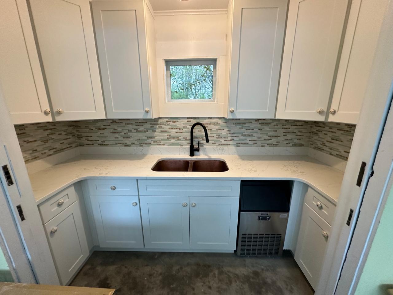 Kitchenette - Image 13