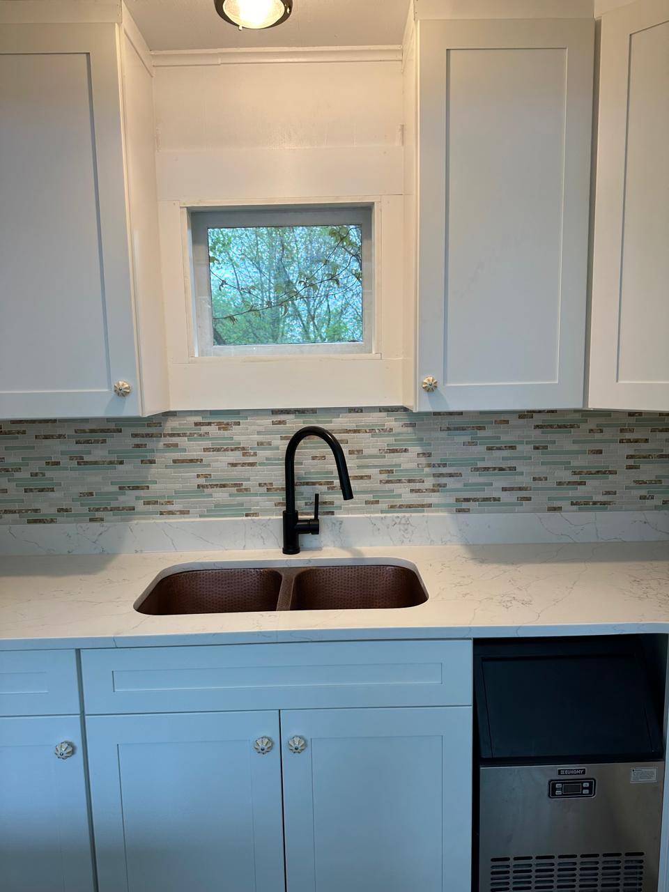 Kitchenette - Image 8