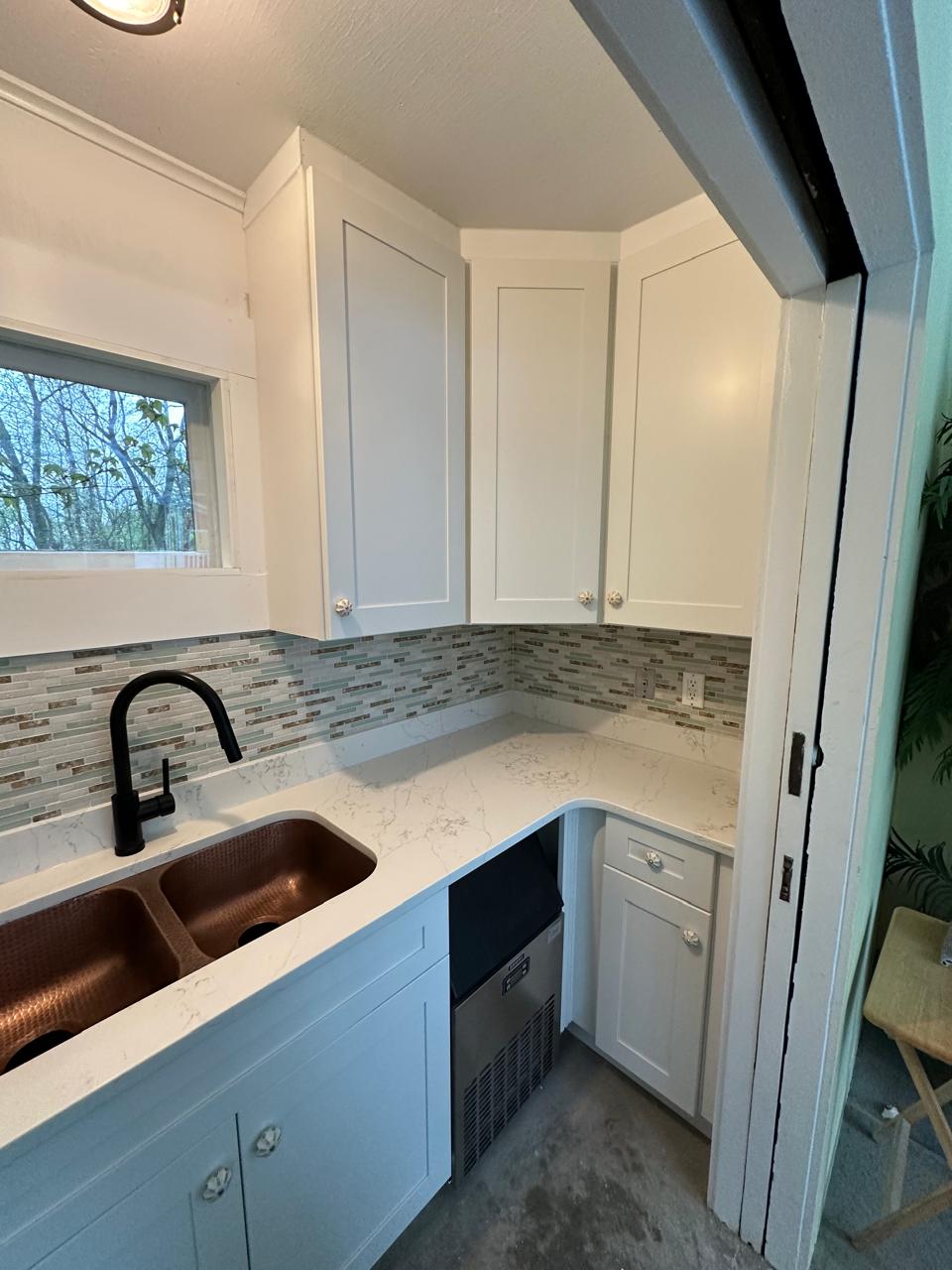 Kitchenette - Image 9